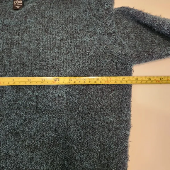 Cozy Cropped Fuzzy Knit Sweater | Size Small | Soft & Trendy - Picture 5 of 9